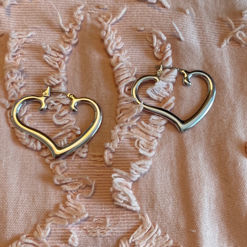 These earrings are so pretty